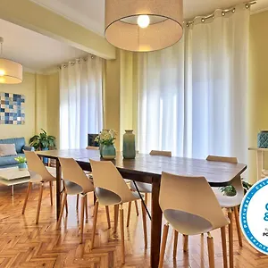 https://almirante-2-four-bedrooms.hotels-lisbon-portugal.com