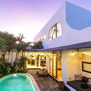 https://villa-castilla.hotelsseminyak.net